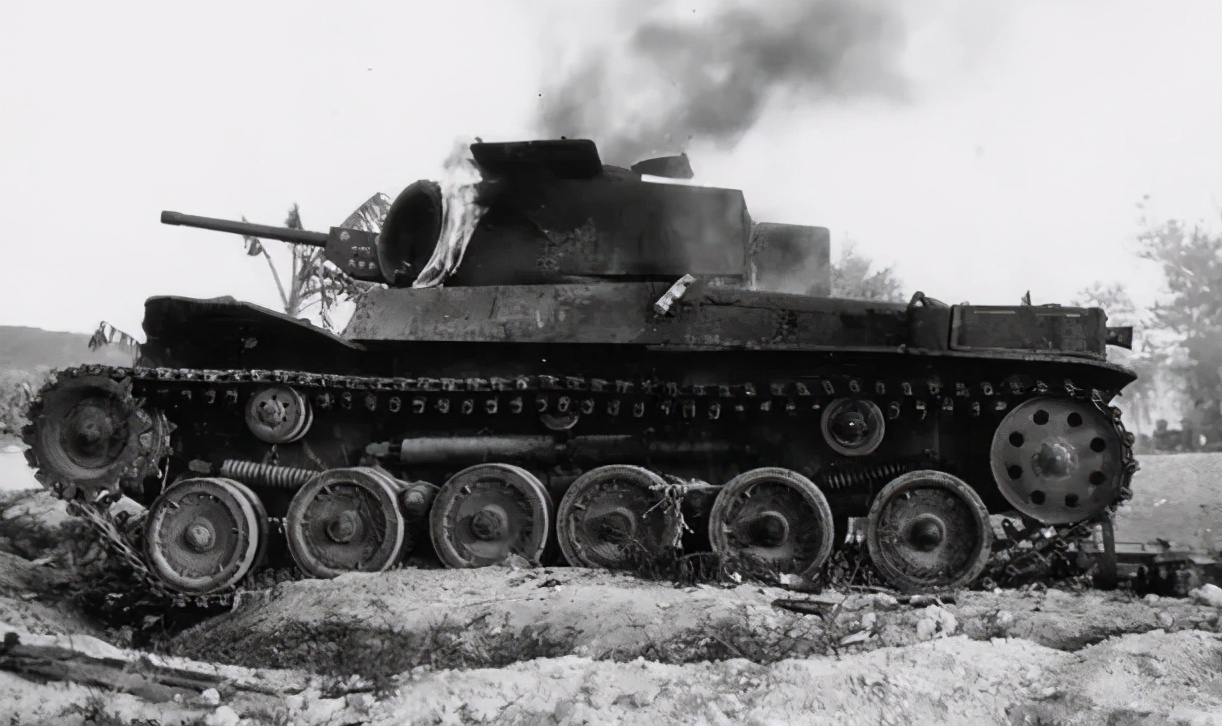 泰国皇家卫队与志愿军坦克对攻，被打服，如今三军装备大量中国造