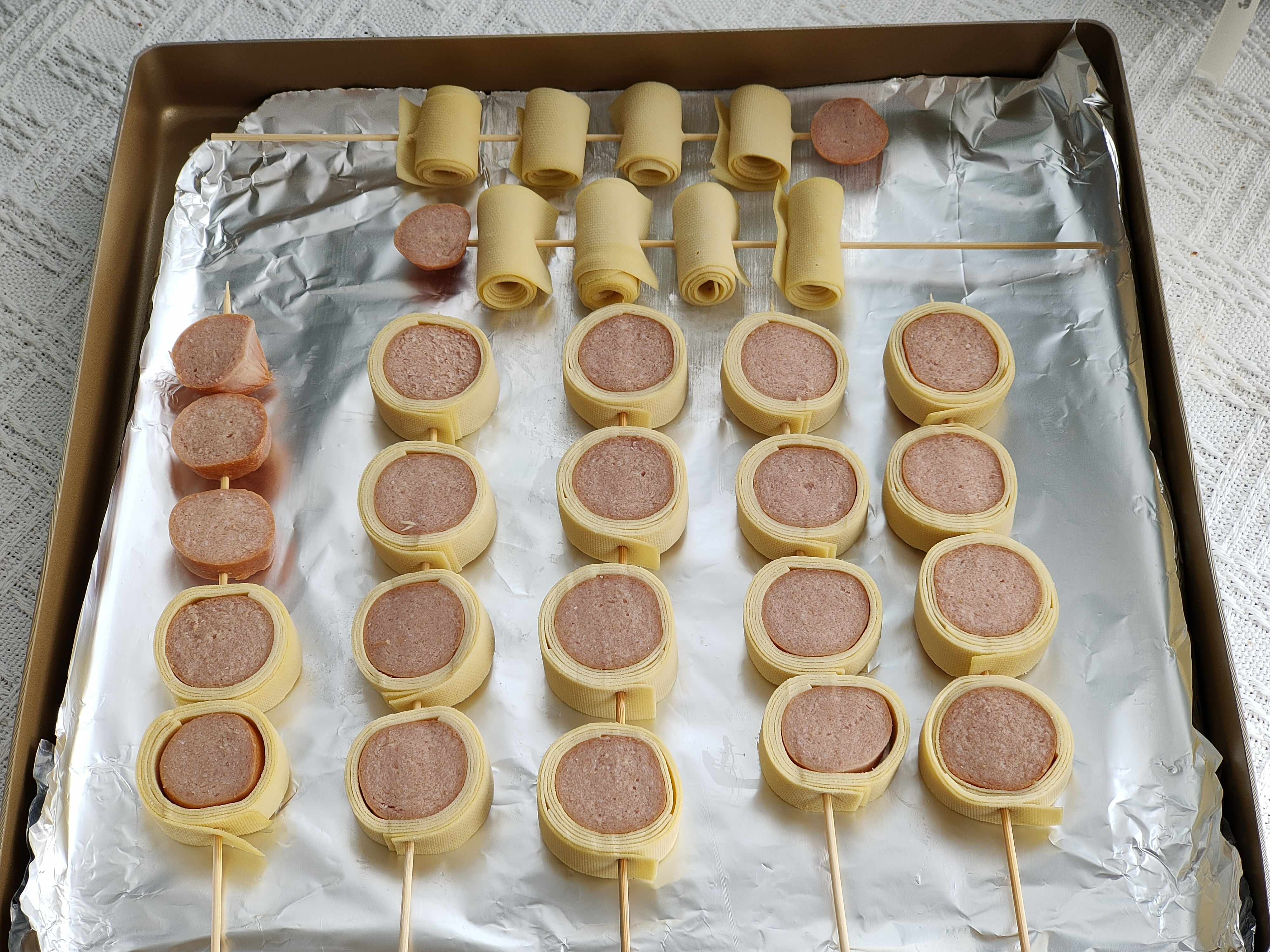 豆皮香肠卷私藏美食大分享,香肠豆卷的做法大全