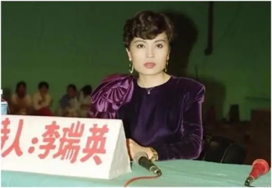 主持前收到消息儿子坠楼,主持人儿子坠楼现在怎样了