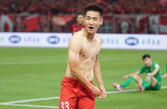 韩国球迷评论韦世豪,日本球迷赛后清理垃圾被嘲