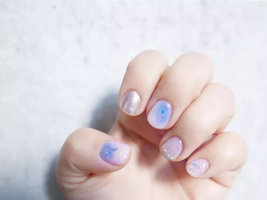 粉嫩渐变果冻唇,无美颜无滤镜的果冻甲