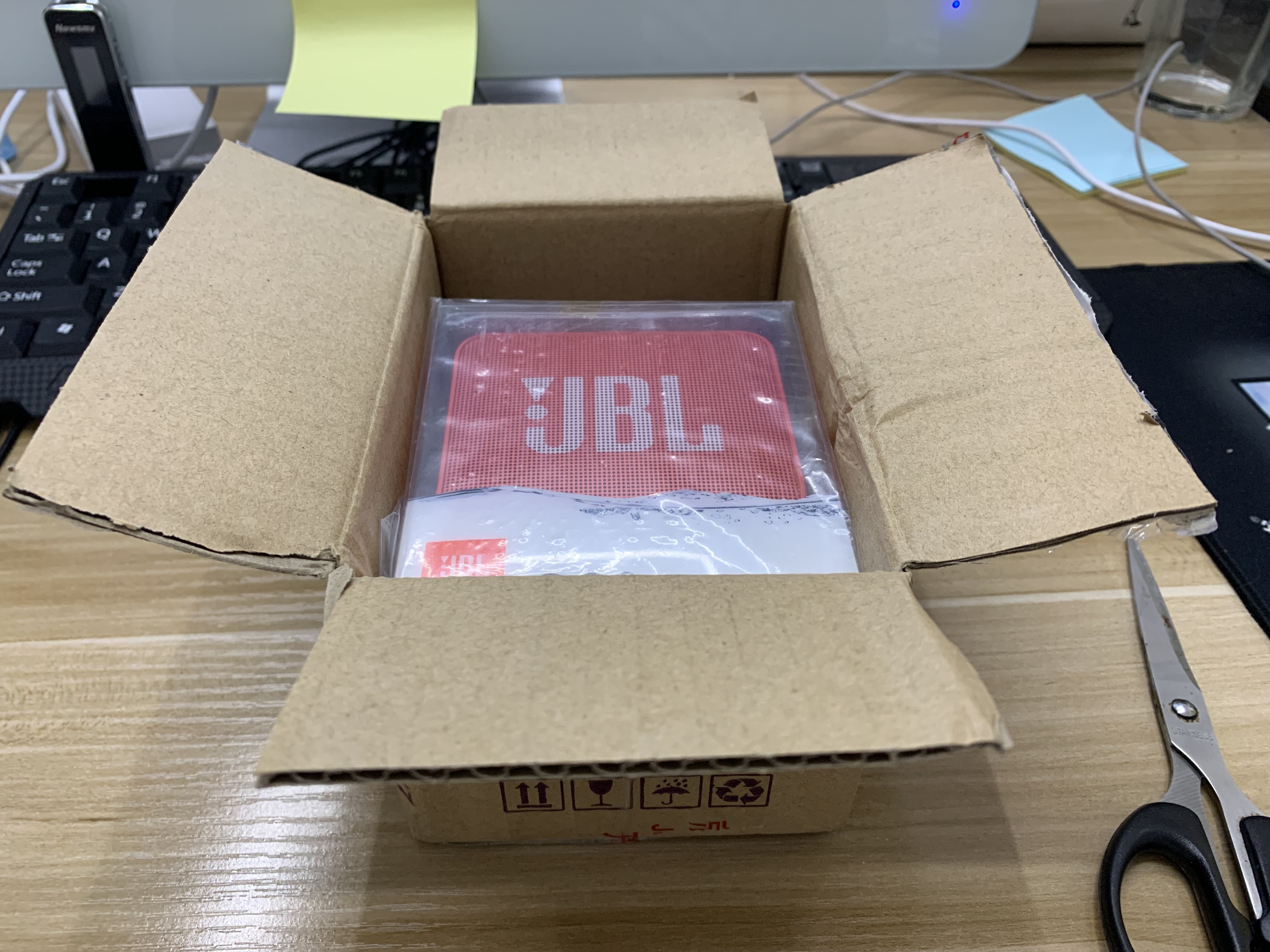 最便宜的jbl蓝牙小音响多少钱,现在jbl音箱还值得买吗