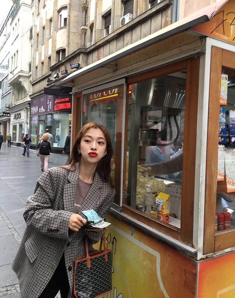 韩系欧尼风衣外套,韩国欧尼黑色大衣搭配