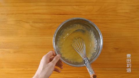 戚风蛋糕凹底和塌陷是怎么回事,做戚风蛋糕不塌陷的秘诀是啥