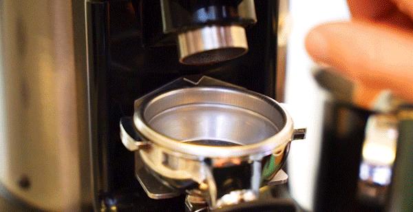 体育西「咖啡研究所」，竟对老广的菠萝啤下手了