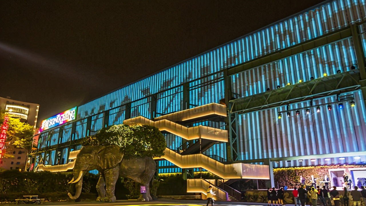 藏在上海的“小百脑汇”，背靠黄浦江，比迪士尼人少还好玩