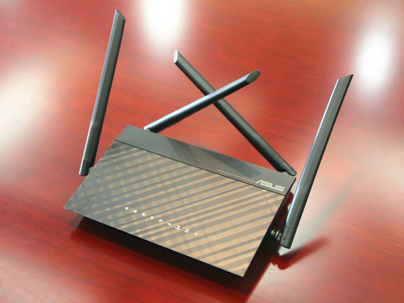 路由器旁摆放三样物品，百兆宽带变“龟速”，你做错了吗