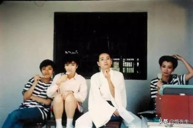 年轻时的霍金照,霍金年轻时照片有多帅