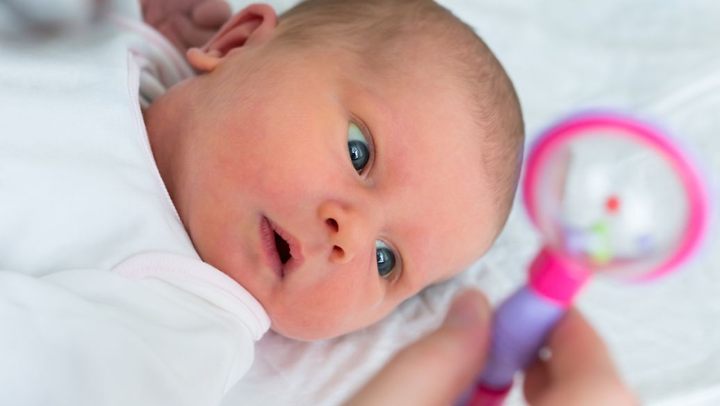 宝宝身体软是缺钙吗,宝宝身体软是缺少什么