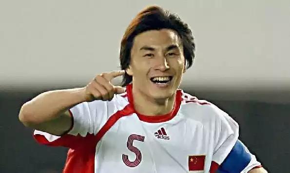 庆祝双十一，苏宁举办传奇足球夜，众球星登场