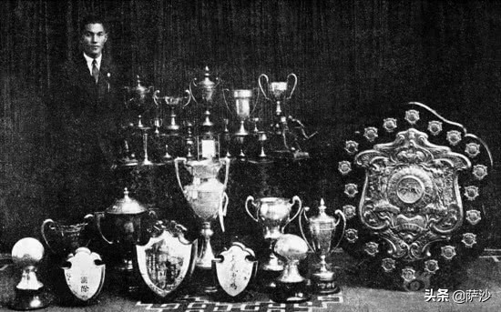 抗日时期国足,从足球场到战场