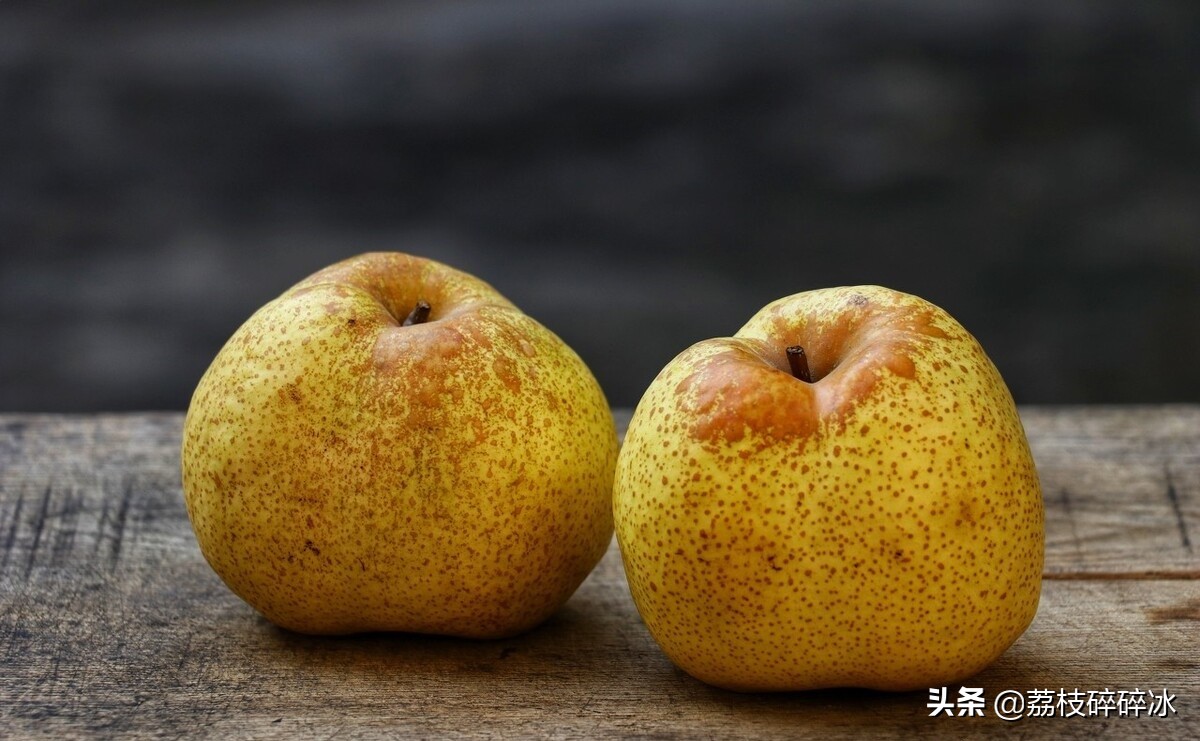 买梨子怎么选才好吃,买梨的时候怎么买最甜的