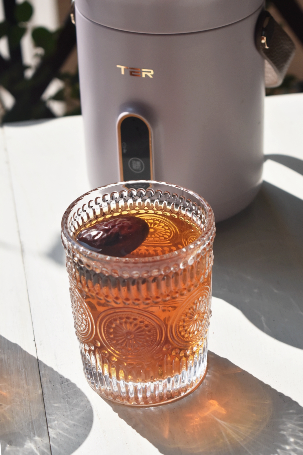 冬天干燥，聪明的女人常用这三样煮茶水，每天一杯补充水分又滋润