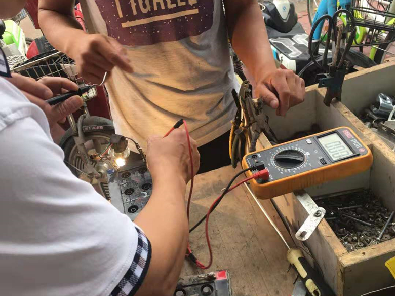 电瓶修复要不要加液,电瓶修复学技术多少钱