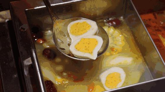 鱼丸小吃一般用什么鱼肉,鱼丸里面真的是有香精吗