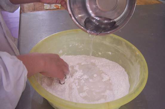 安琪油条膨松剂的使用方法,无矾油条制作及配方全部过程