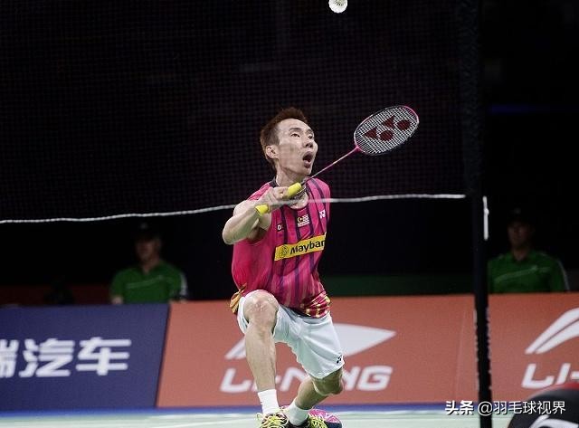 我们打羽毛球,彼此之间有一个“桥”,就是我们用手握着的球拍