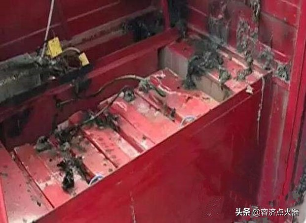 电线弯了,电线可以弯90度吗