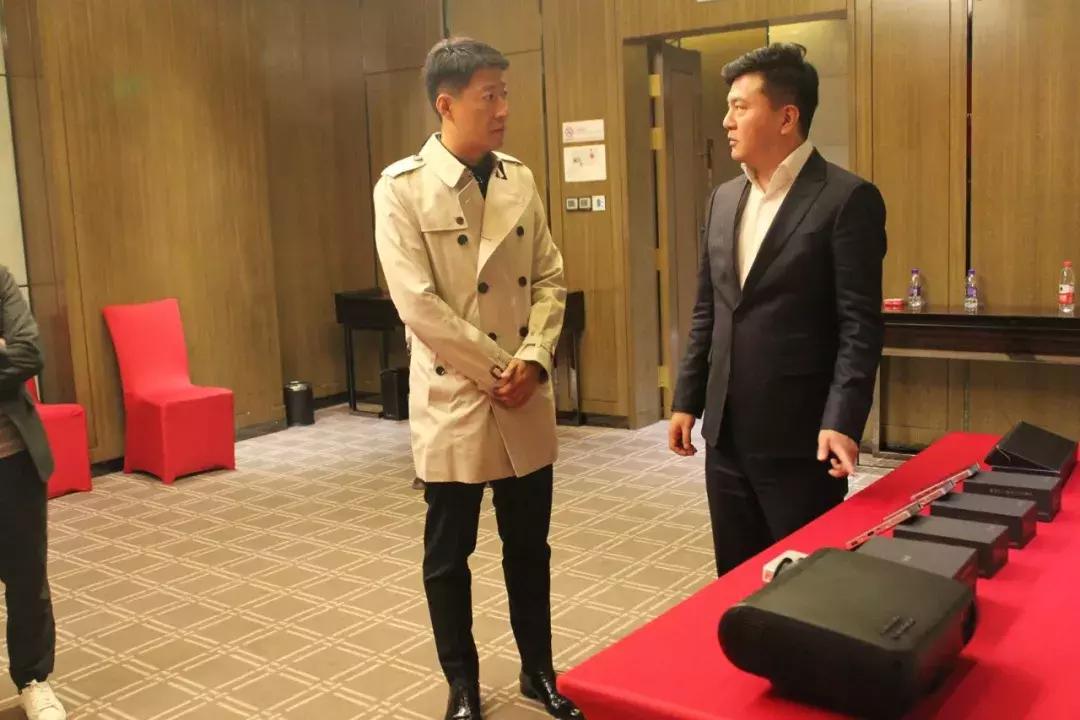 轰天炮签约“炮神”国产投影仪匠心之作