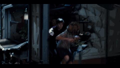 《侏罗纪公园3》棘龙打败霸王龙：主角光环实力碾压？