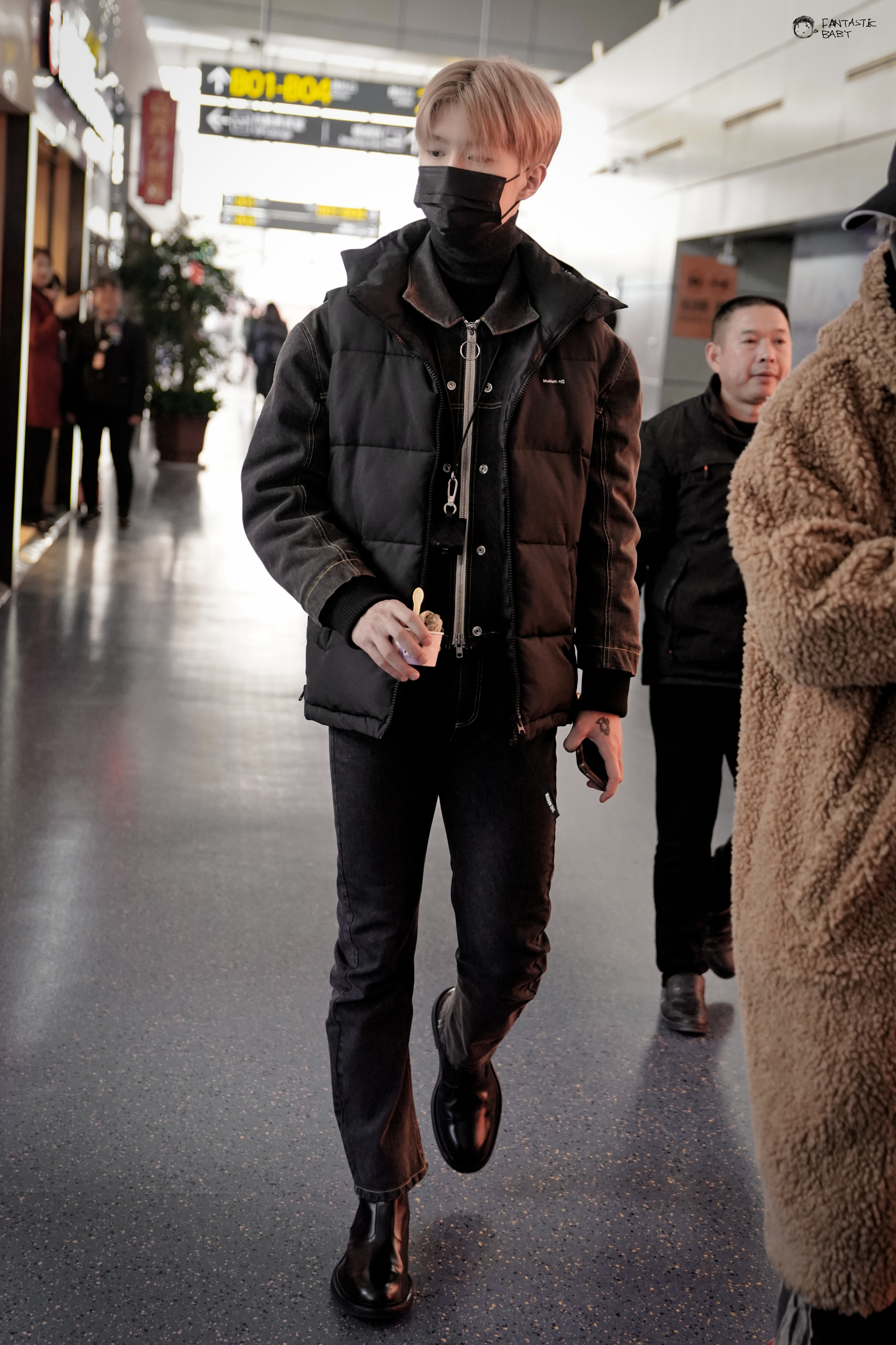 范丞丞穿走秀款lv棒球服,范丞丞运动风穿搭盘点