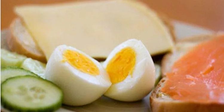 宝宝蛋黄怎么加到全蛋,宝宝蛋黄怎么加到粥里