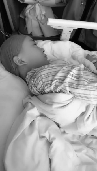 冯琛老师病床前的舞蹈？漫改真人一边打造电影宇宙一边耍宝卖萌？