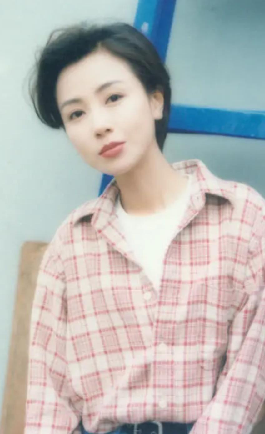 短发鼻祖袁洁莹近照图片,袁洁莹年轻时候最美的照片