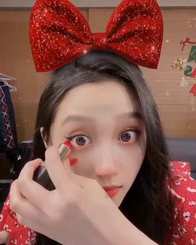 关晓彤口红化全妆挑战,关晓彤5分钟许愿流星妆口红