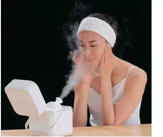 嘴唇干裂爆皮治哪个脏腑虚,5岁女宝嘴唇干裂爆皮怎么办