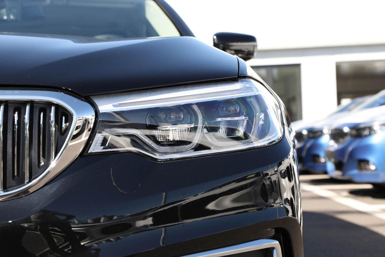 50万左右买什么车有面子,50万买豪华车还是二手超豪华车