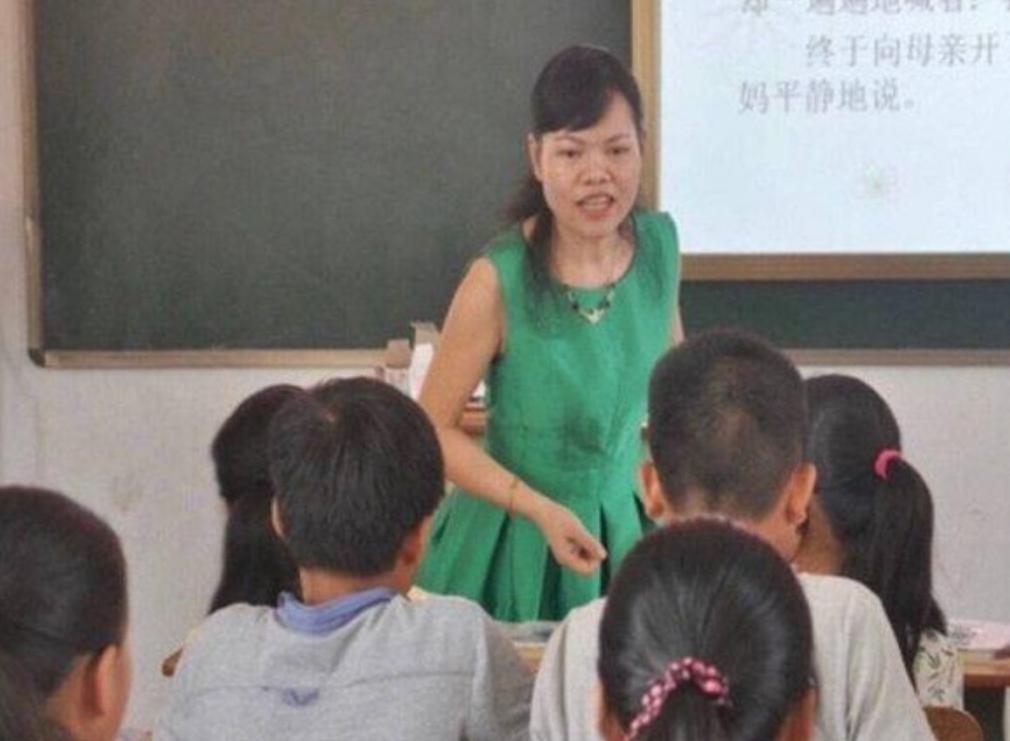 孩子不聪明被老师嫌弃怎么办,孩子被老师委屈了怎么劝孩子