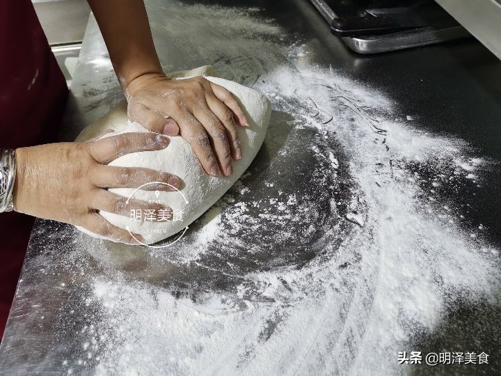 水碱馒头或开花馒头做法,怎样蒸开花大碱馒头