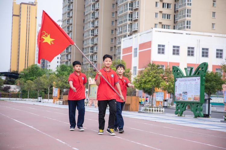 思源实验学校少先队入队仪式,社旗一小少先队入队仪式