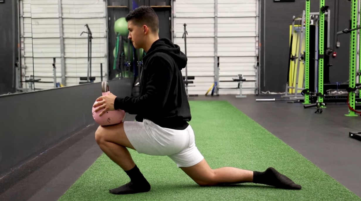 深蹲完膝盖疼怎么回事,深蹲突然膝盖刺痛啥情况