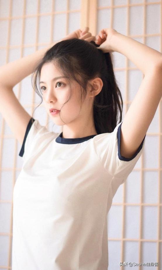 手臂的拜拜肉练什么动作最好,瑜伽减手臂拜拜肉最有效的动作