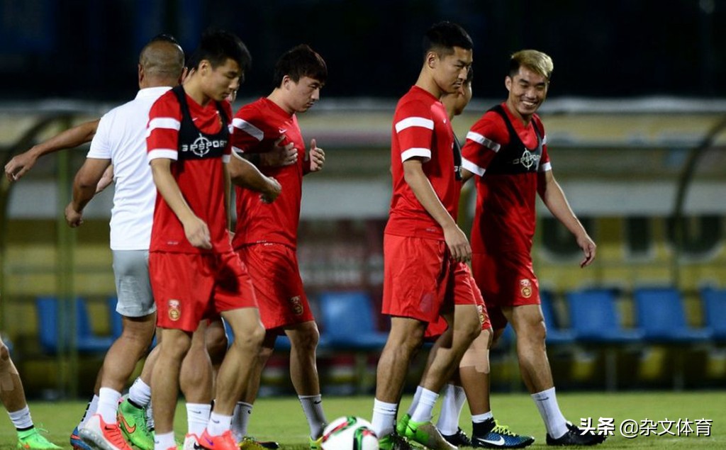 国足训练球员身上装备,国足青训器材