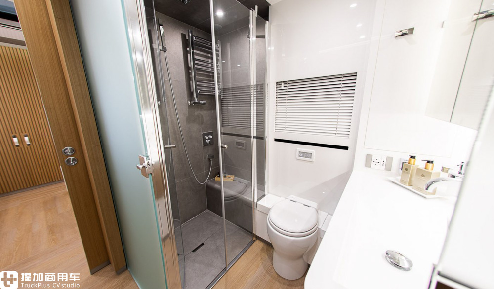 世界顶级豪华奔驰轻卡房车,最新型的奔驰房车