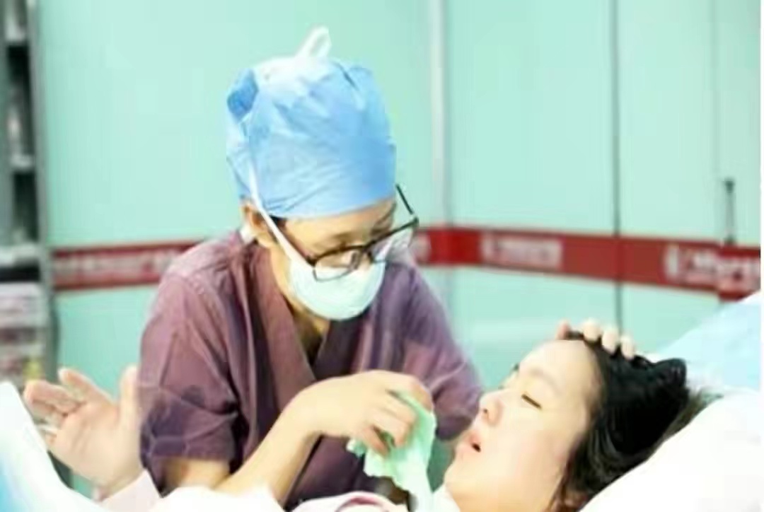 95后孕妈产后抑郁:25年的女性尊严,在脱裤子时候土崩瓦解了