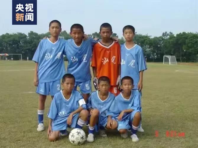 足球场上的飞速狂奔,足球狂奔全场