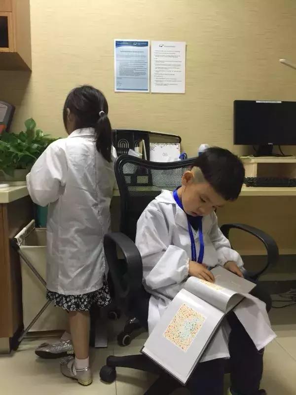 “DoctorFor-A-Day”：小问号携手知名品牌-新加坡“百汇医疗”