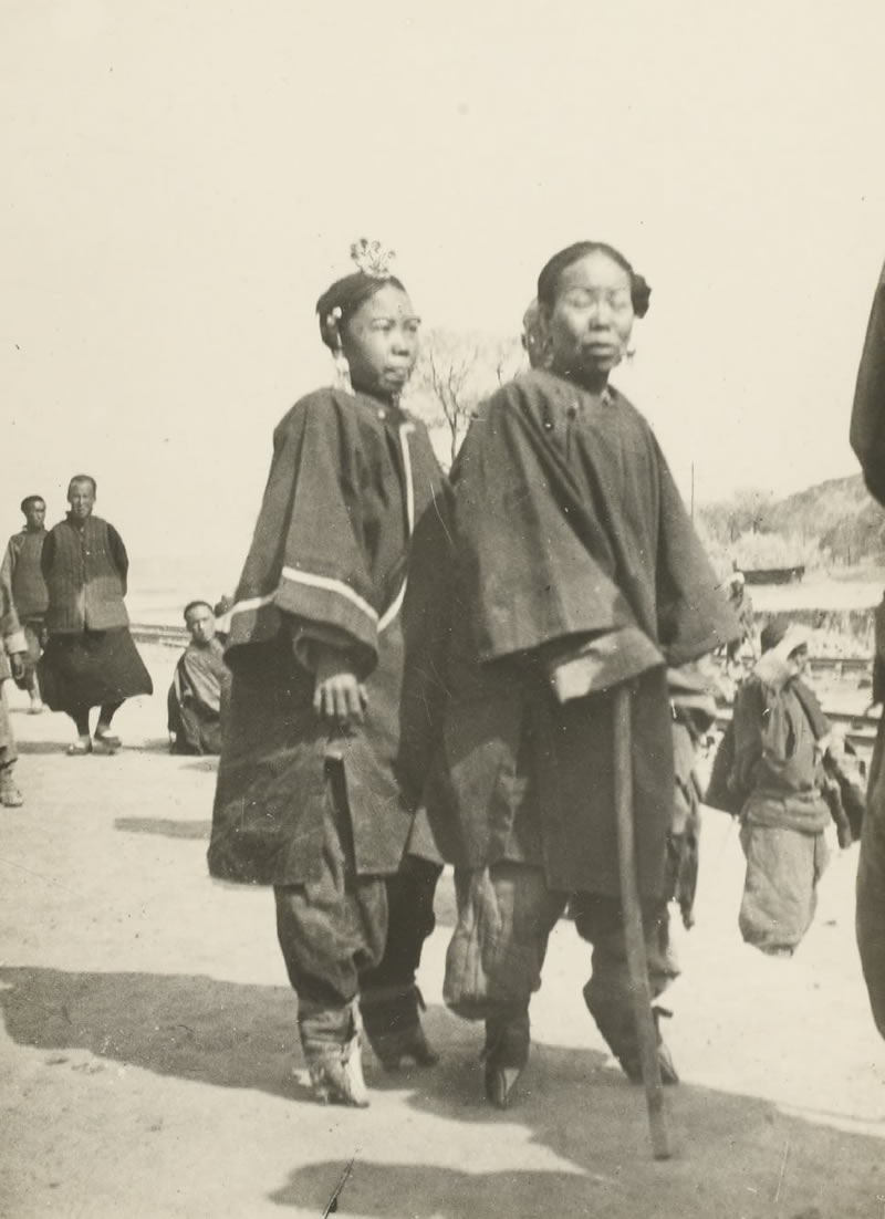 清朝精美绣花鞋,清朝宫廷照片小脚