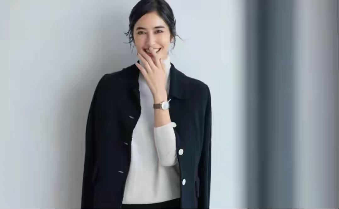 145灏忎釜瀛愮┛榛戣壊澶ц。鎬庝箞鎼厤鏄鹃珮,40宀佸コ浜洪粦鑹茬緤缁掑ぇ琛g殑鎼厤鏂规硶