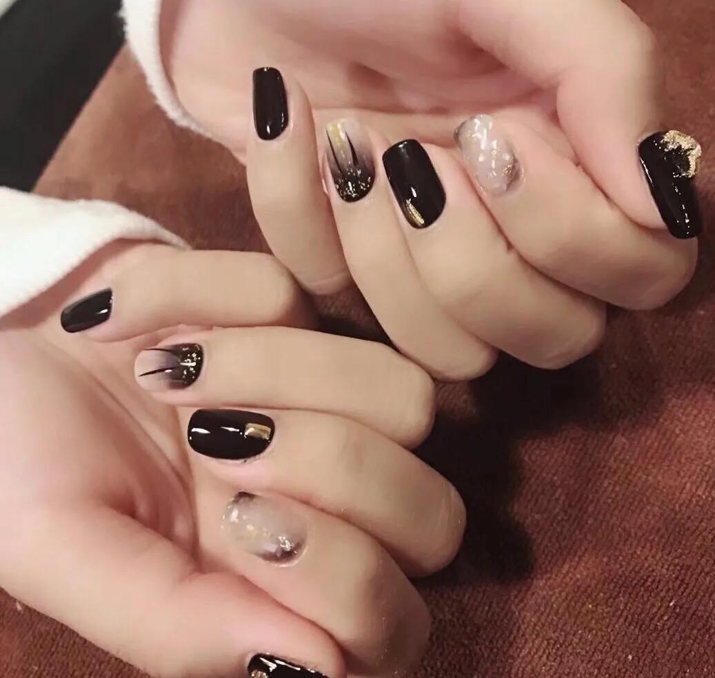 有一种颜色叫blackpink,blackpink黑色火焰美甲