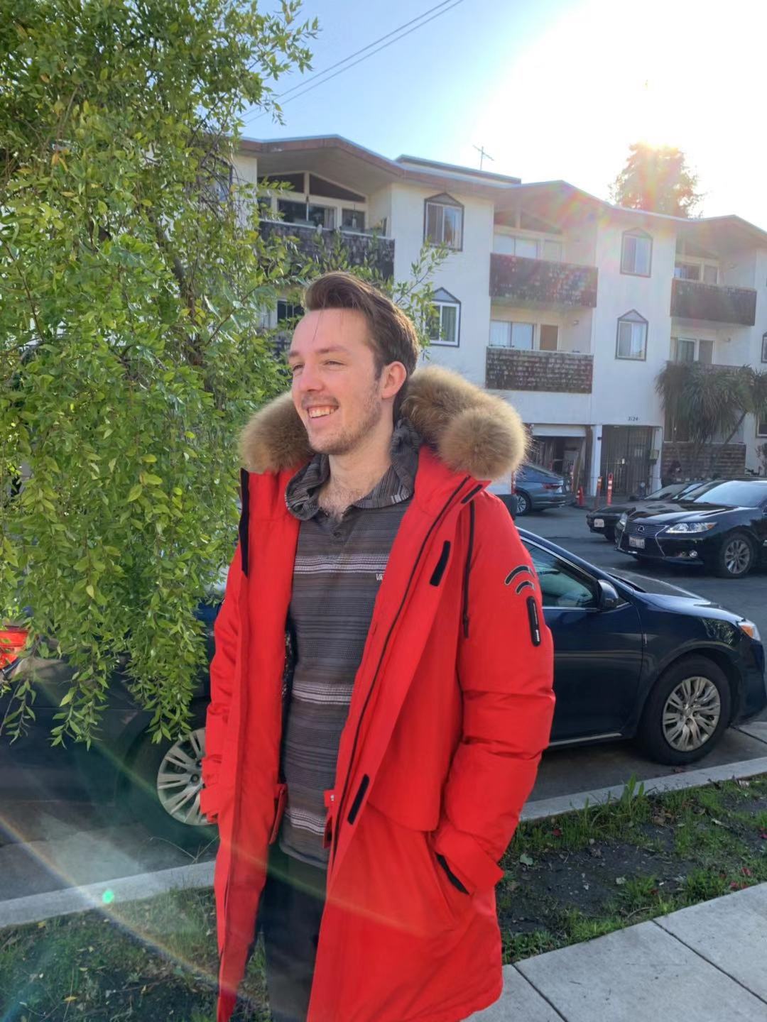 杨幂同款波司登羽绒服街拍,杨幂代言的波司登羽绒服的照片