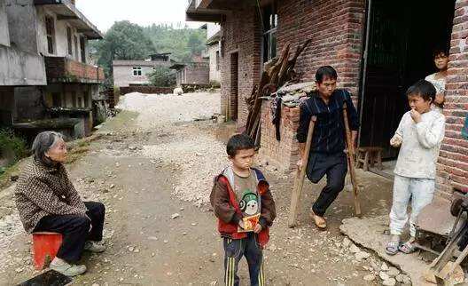 当上“总裁”的“小马云”：石家庄上学，专职保姆照顾，司机接送，大老板运作公司，老家破房新装修