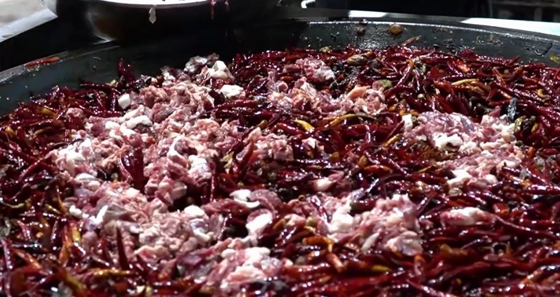 安徽卖板面的小姐姐,安徽女人卖板面