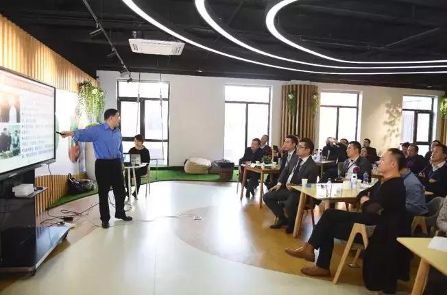 「要闻」新希望绿领空间揭牌打造新农民创新创业孵化平台