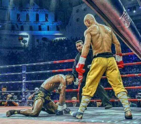 武僧一龙vs泰拳王播求,武僧一龙大战日本巨人