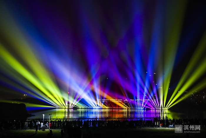 2018时光已走滨州日报90后小美摄影记者定格了您的最美